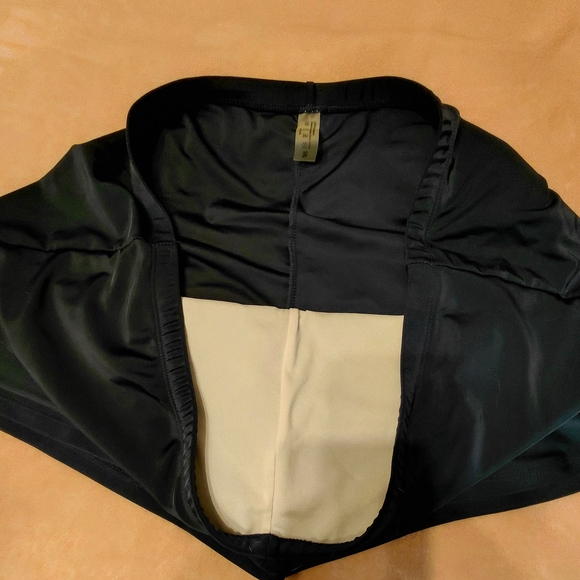 Top/Skirt Boy Shorts Swimsuit. Floral Navy 5X Never Worn. New Condition. - Picture 8 of 8